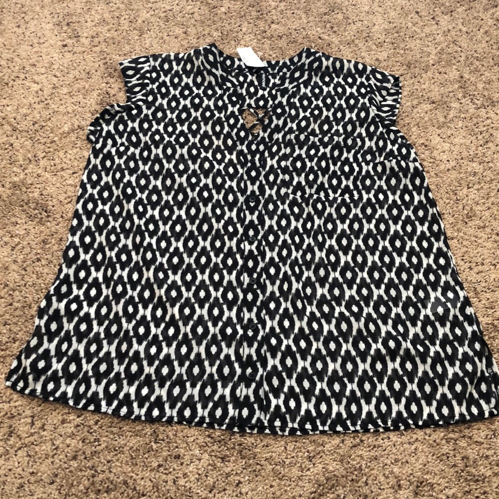 ^End of Summer Sale^ Maurices Button Up Sheer Top with Cutout Back